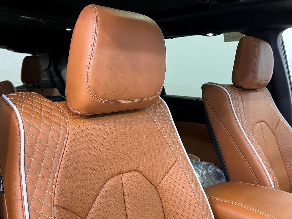 new 2025 Chrysler Pacifica Hybrid car, priced at $54,945