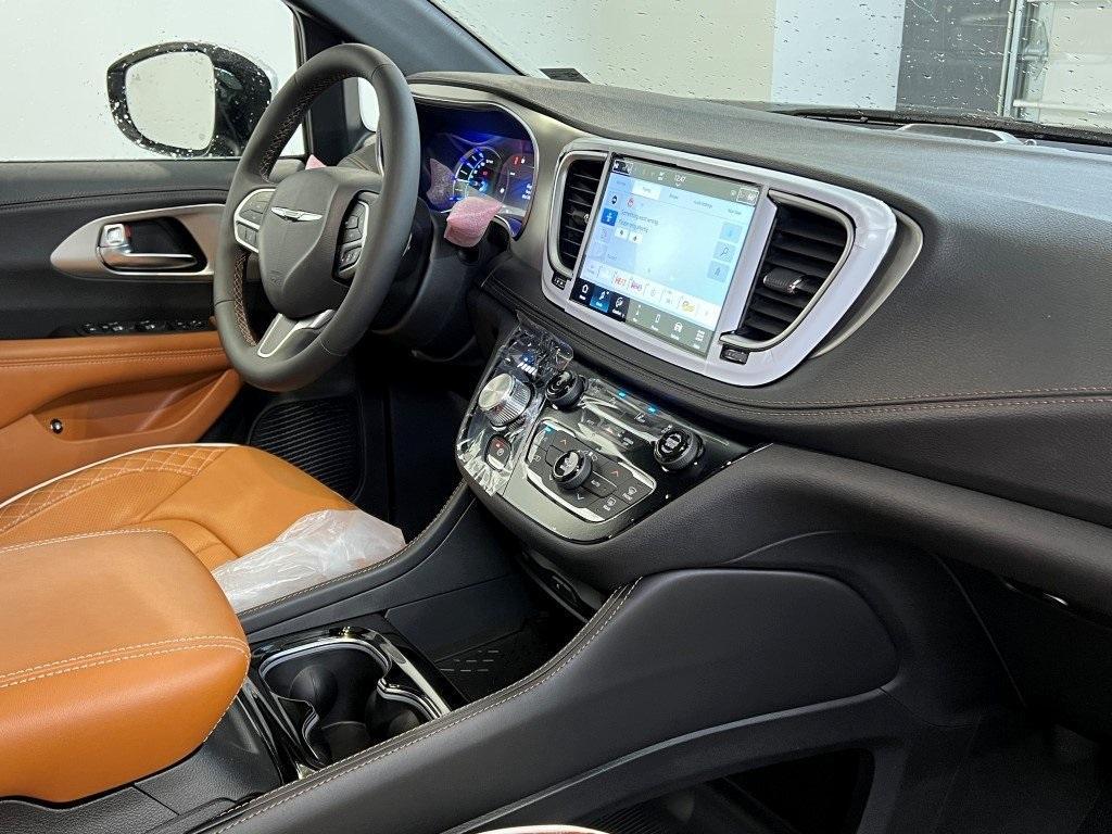 new 2025 Chrysler Pacifica Hybrid car, priced at $54,945