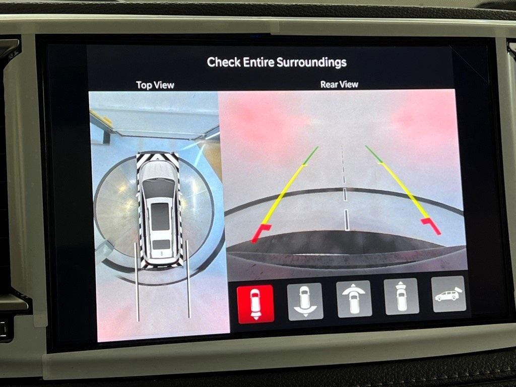 new 2025 Chrysler Pacifica Hybrid car, priced at $54,945