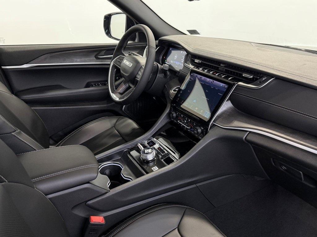 new 2025 Jeep Grand Cherokee L car, priced at $50,178