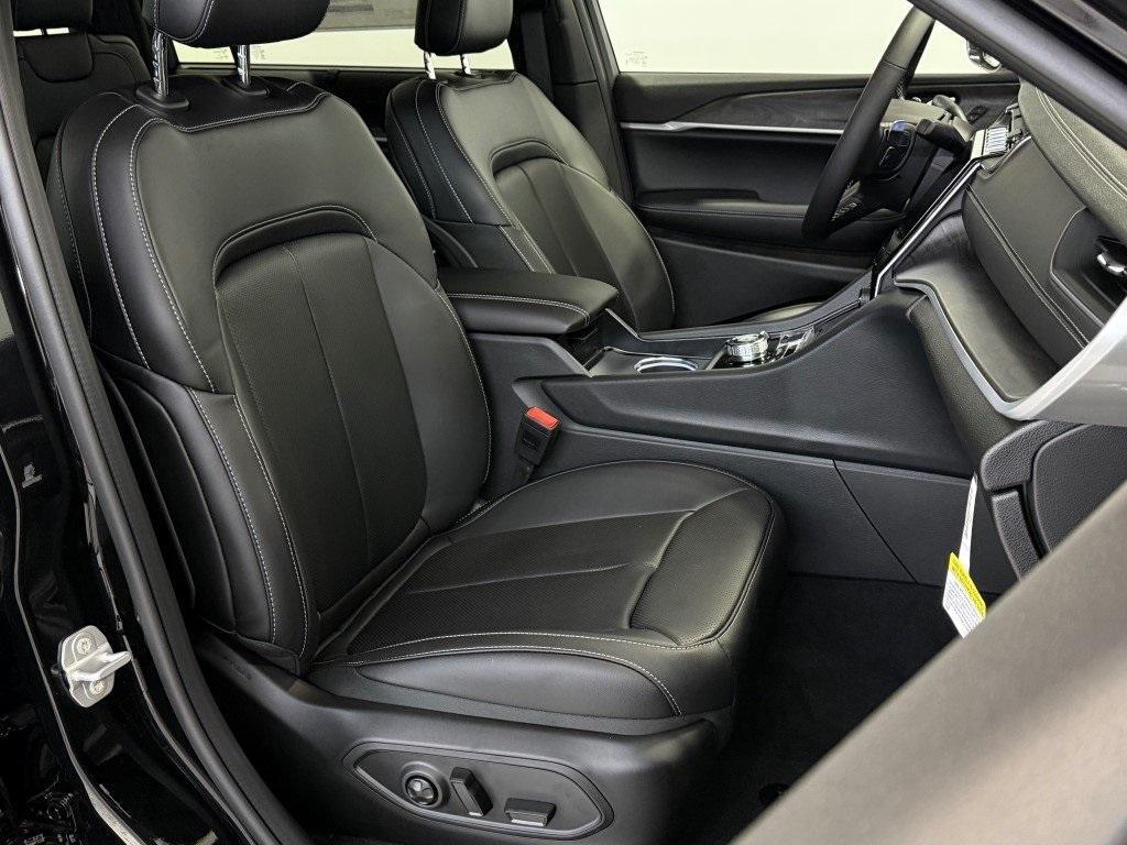 new 2025 Jeep Grand Cherokee L car, priced at $50,178