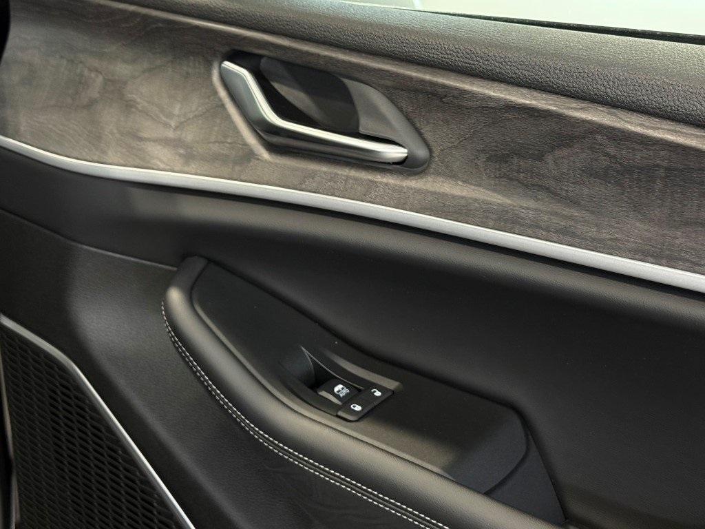 new 2025 Jeep Grand Cherokee L car, priced at $50,178