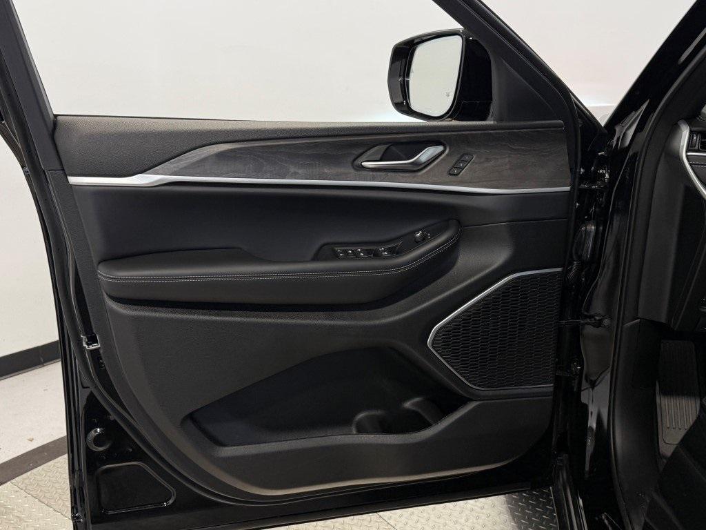 new 2025 Jeep Grand Cherokee L car, priced at $50,178