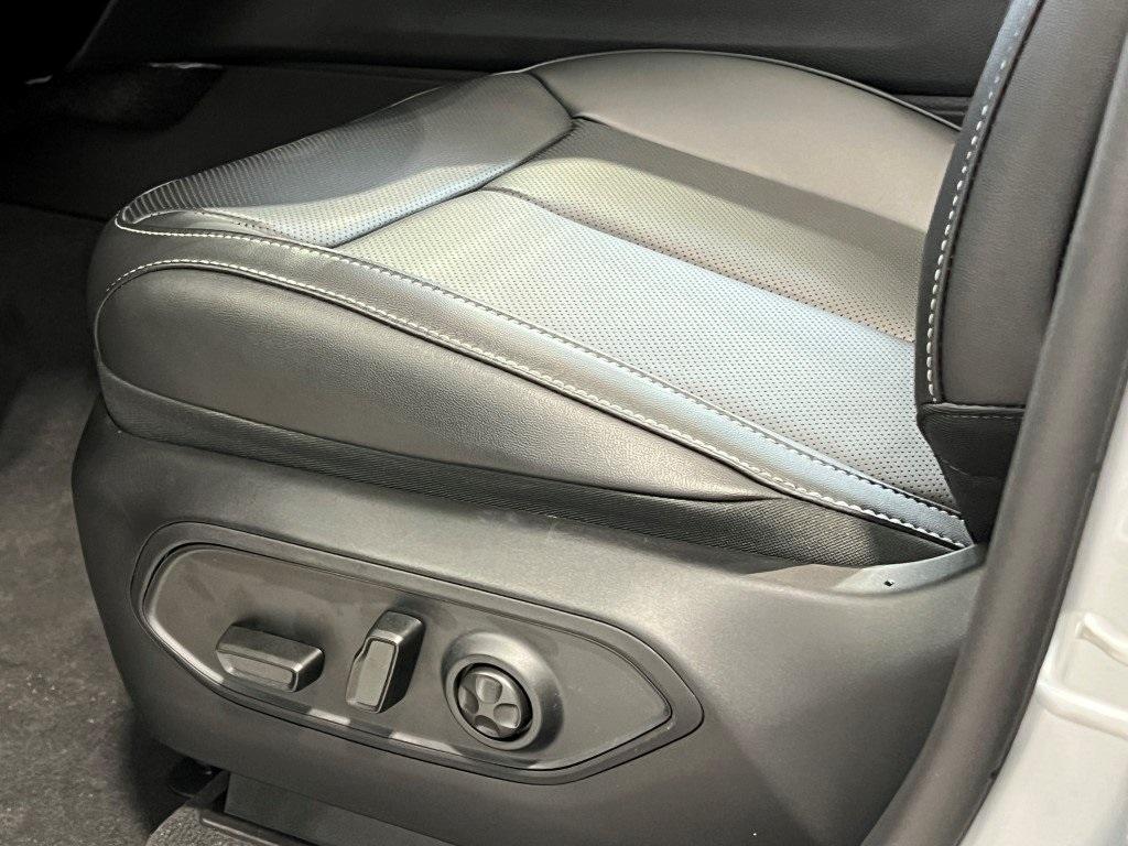 new 2025 Jeep Grand Cherokee L car, priced at $46,804