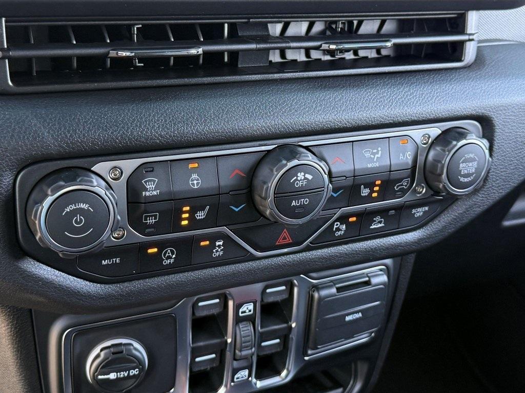 new 2025 Jeep Wrangler car, priced at $49,233