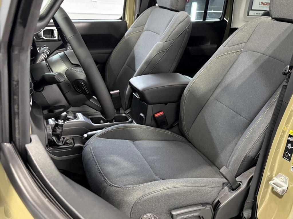 new 2025 Jeep Wrangler car, priced at $47,733