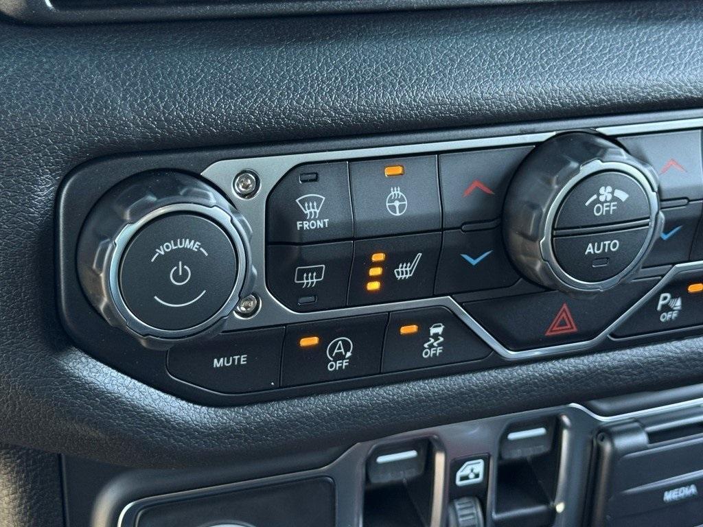 new 2025 Jeep Wrangler car, priced at $49,233