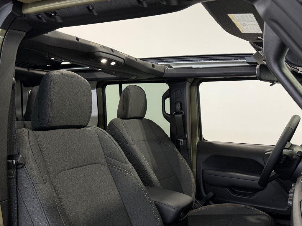 new 2025 Jeep Wrangler car, priced at $47,733