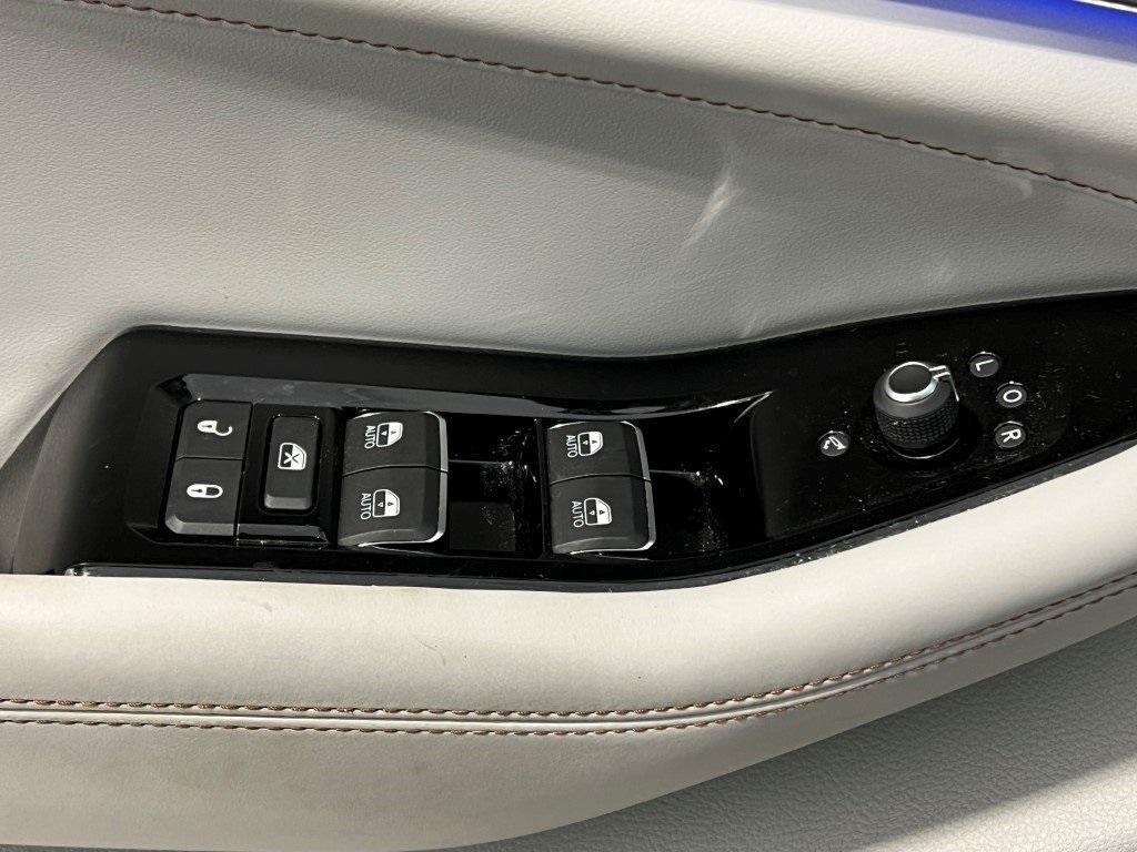 used 2022 Jeep Grand Cherokee car, priced at $39,800