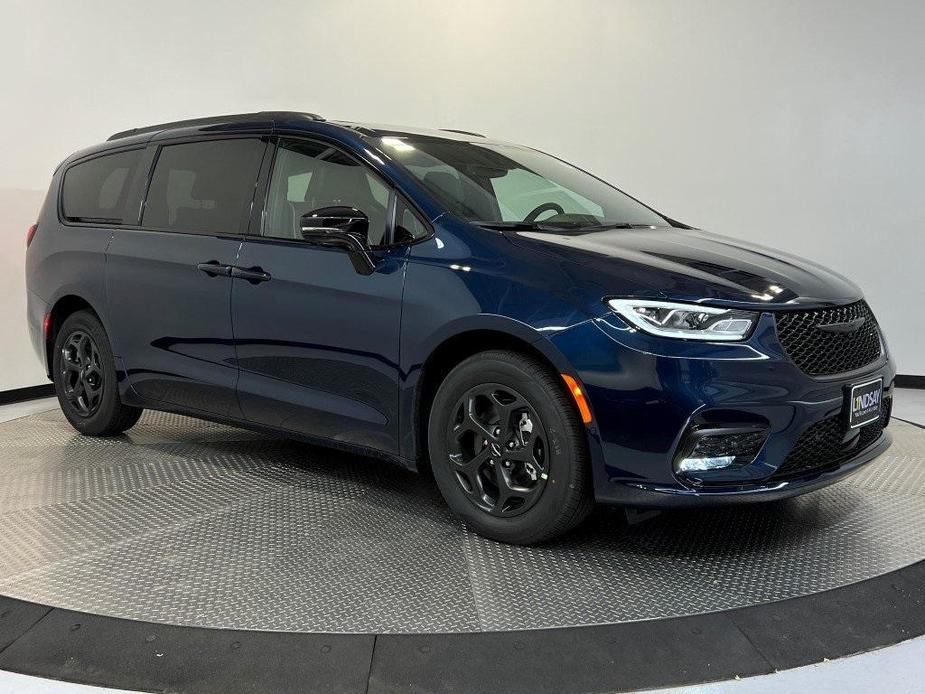 new 2025 Chrysler Pacifica Hybrid car, priced at $49,808