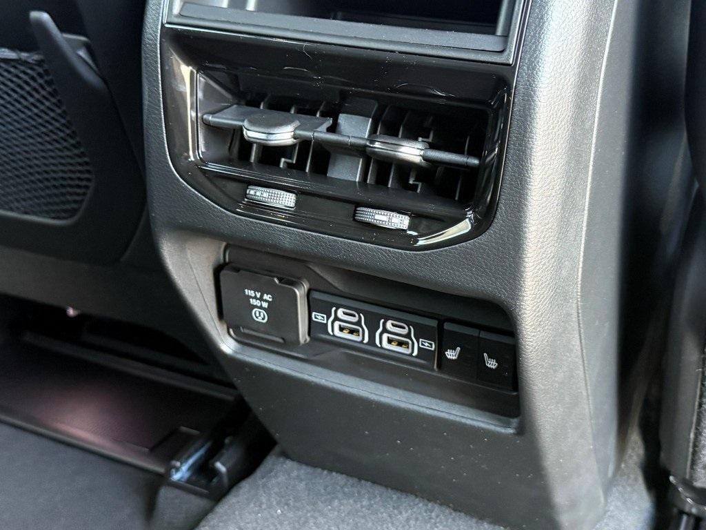 new 2025 Jeep Grand Cherokee car, priced at $57,261