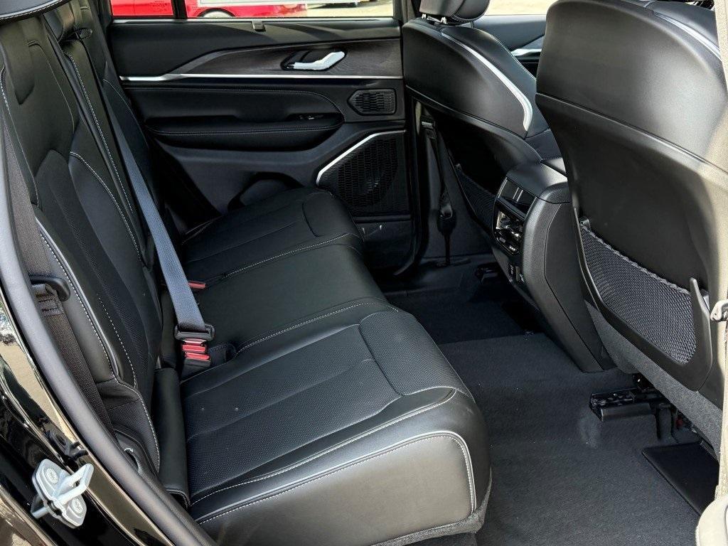 new 2025 Jeep Grand Cherokee car, priced at $57,261