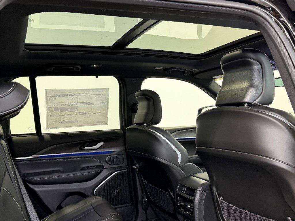 new 2025 Jeep Grand Cherokee car, priced at $57,261