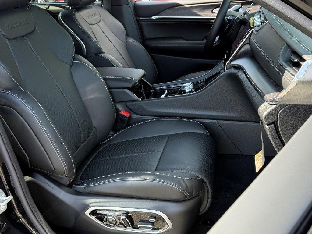 new 2025 Jeep Grand Cherokee car, priced at $57,261