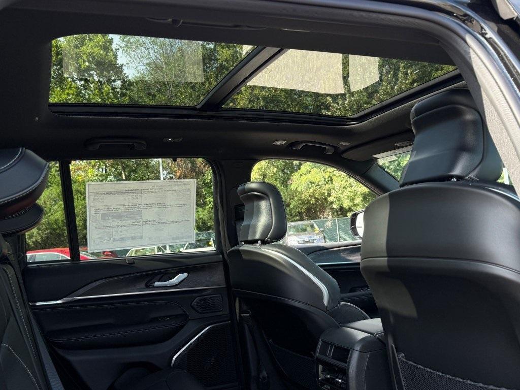 new 2025 Jeep Grand Cherokee car, priced at $57,261