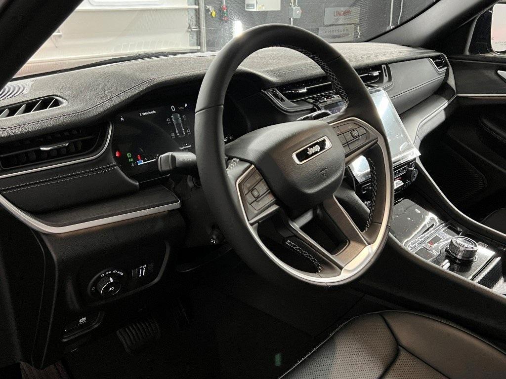 new 2025 Jeep Grand Cherokee car, priced at $47,862