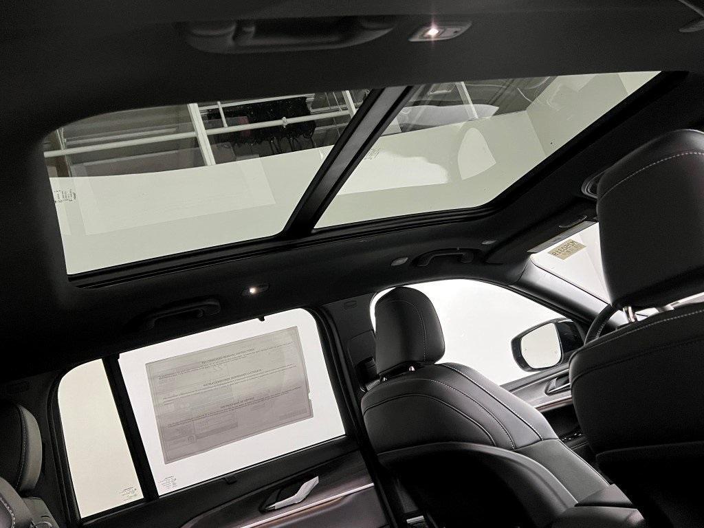 new 2025 Jeep Grand Cherokee car, priced at $47,862