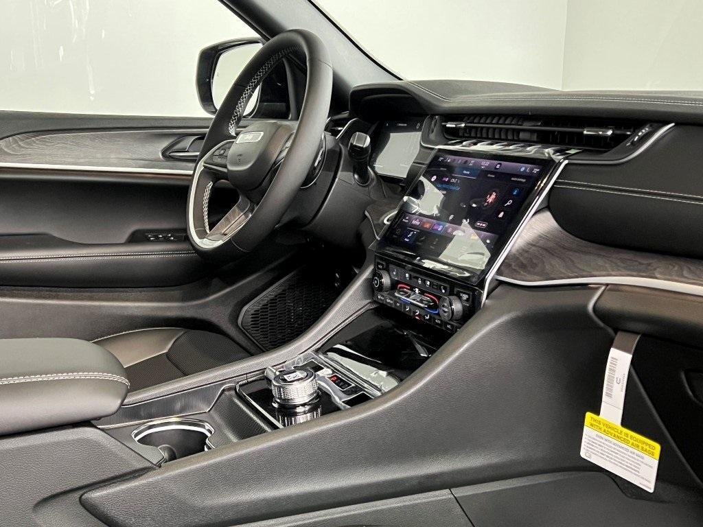 new 2025 Jeep Grand Cherokee car, priced at $47,862