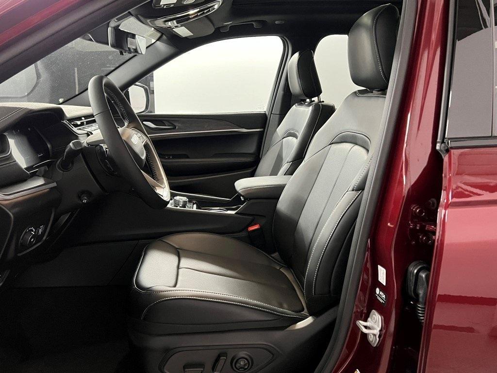 new 2025 Jeep Grand Cherokee car, priced at $47,862
