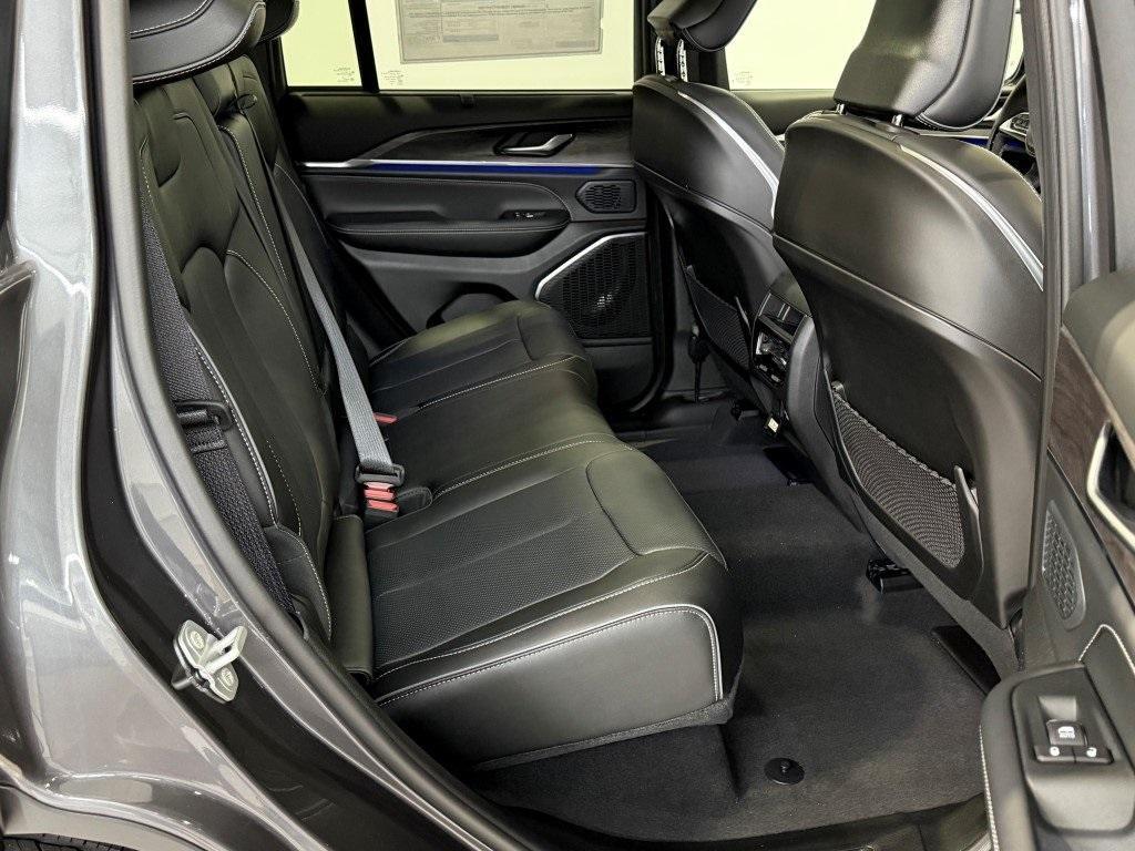 new 2025 Jeep Grand Cherokee car, priced at $57,261