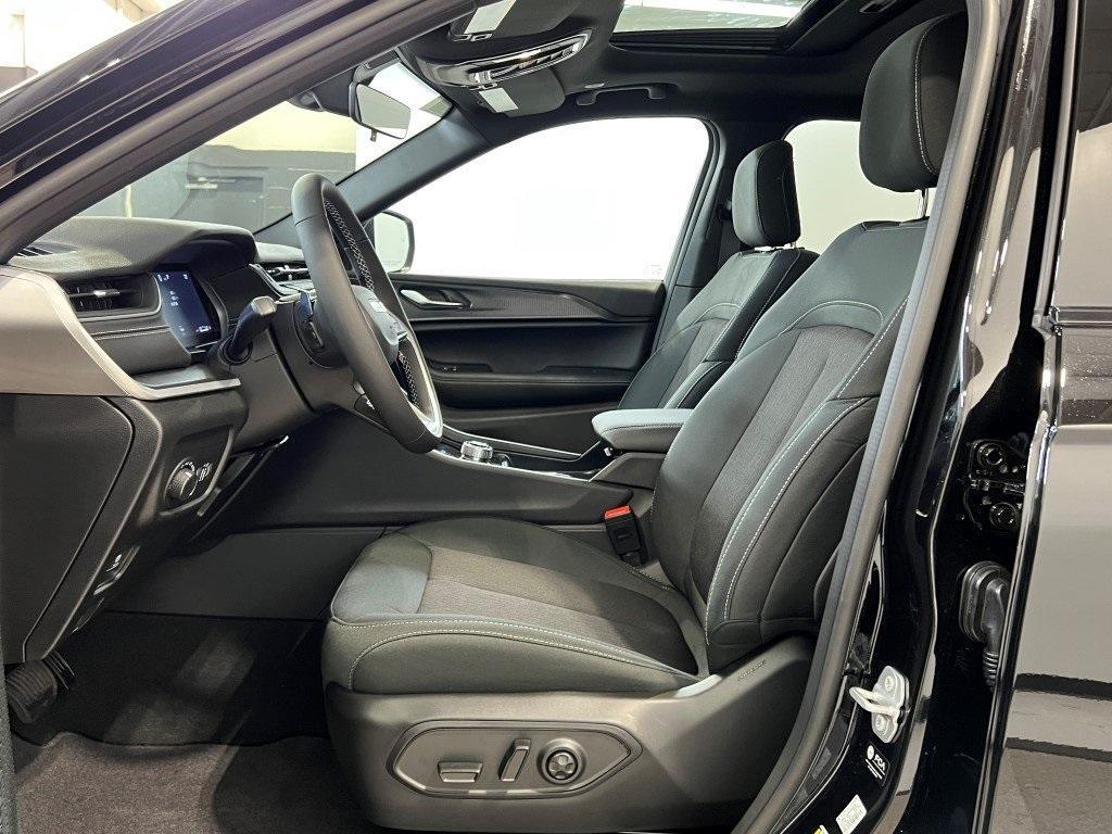 new 2025 Jeep Grand Cherokee L car, priced at $40,130