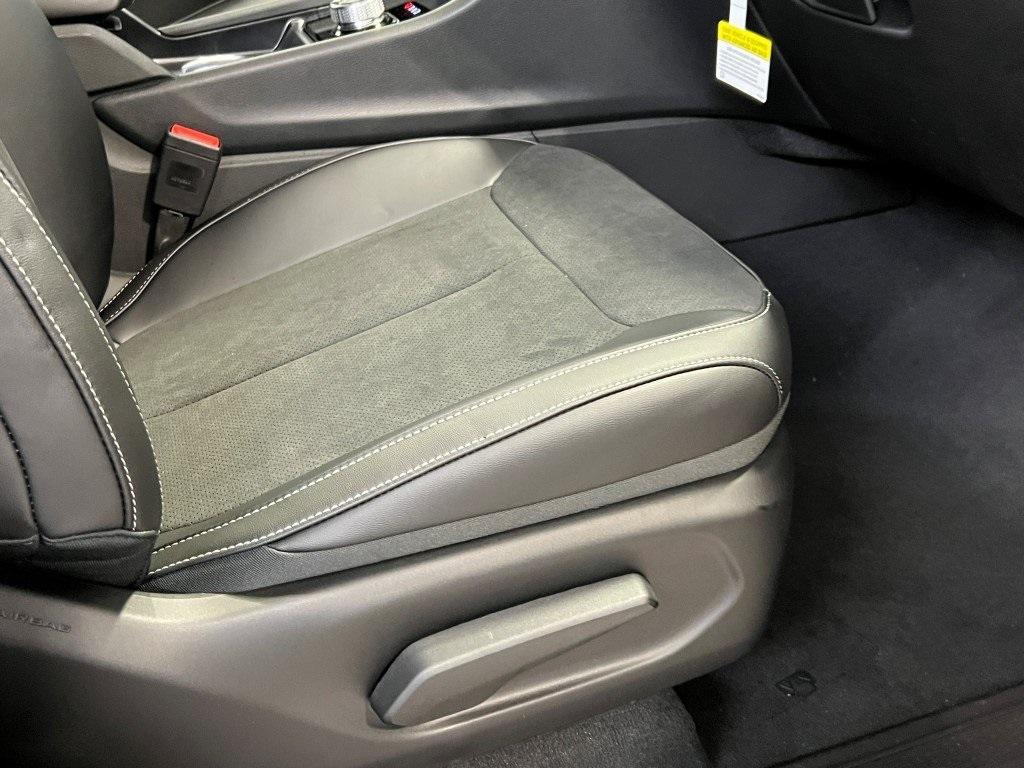 new 2025 Jeep Grand Cherokee car, priced at $41,668