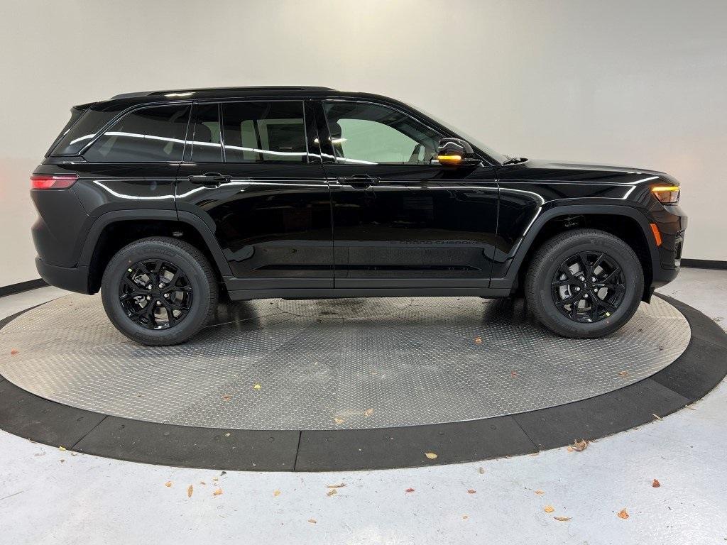new 2025 Jeep Grand Cherokee car, priced at $41,668