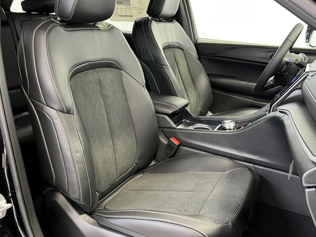 new 2025 Jeep Grand Cherokee car, priced at $41,668