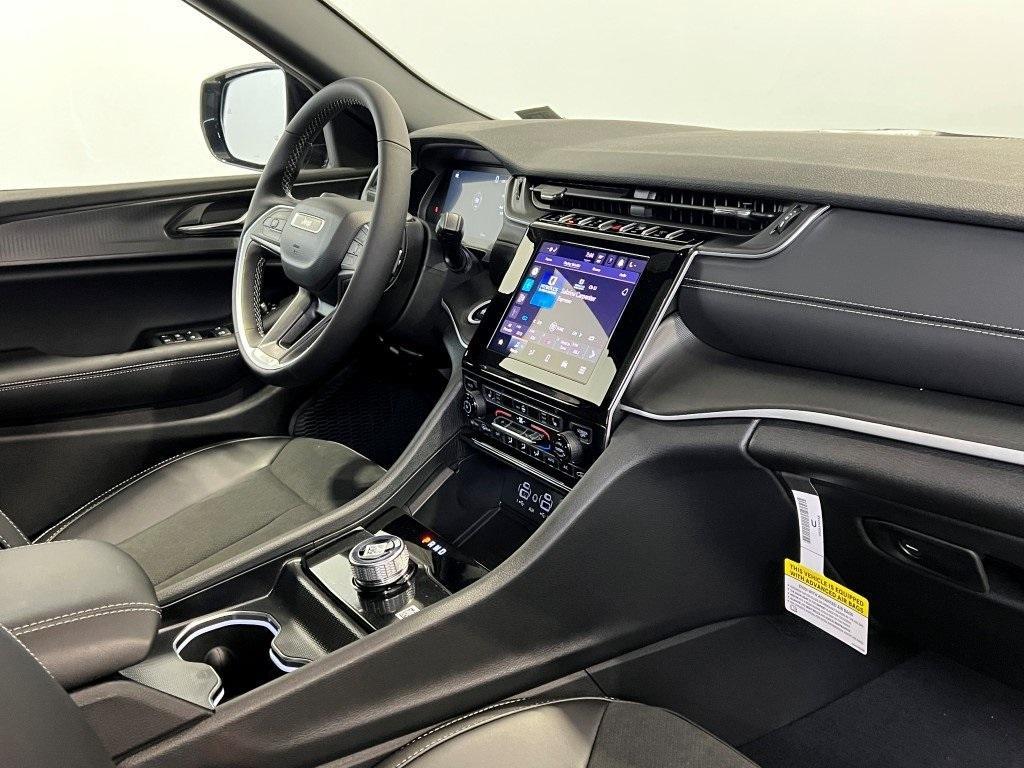 new 2025 Jeep Grand Cherokee car, priced at $41,668