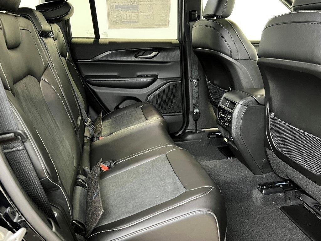 new 2025 Jeep Grand Cherokee car, priced at $41,668