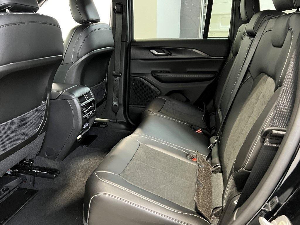 new 2025 Jeep Grand Cherokee car, priced at $41,668