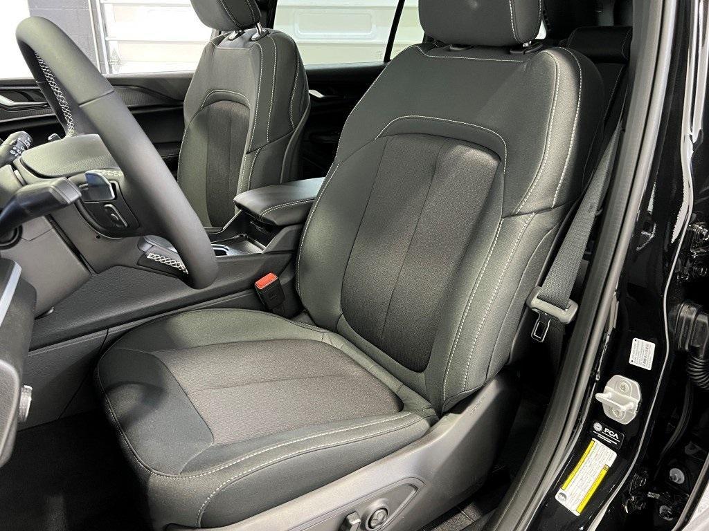 new 2025 Jeep Grand Cherokee car, priced at $38,616