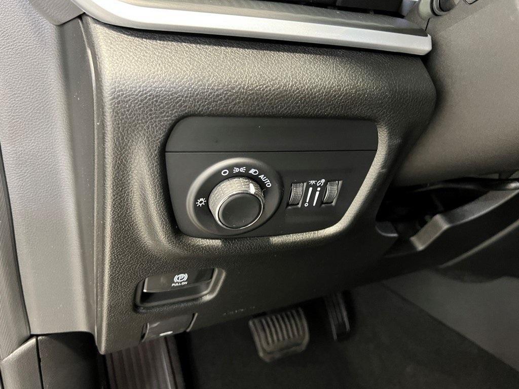 new 2025 Jeep Grand Cherokee car, priced at $38,616