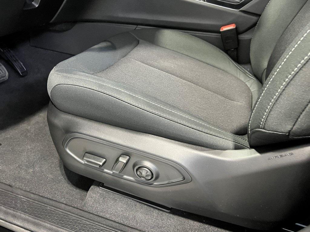 new 2025 Jeep Grand Cherokee car, priced at $38,616