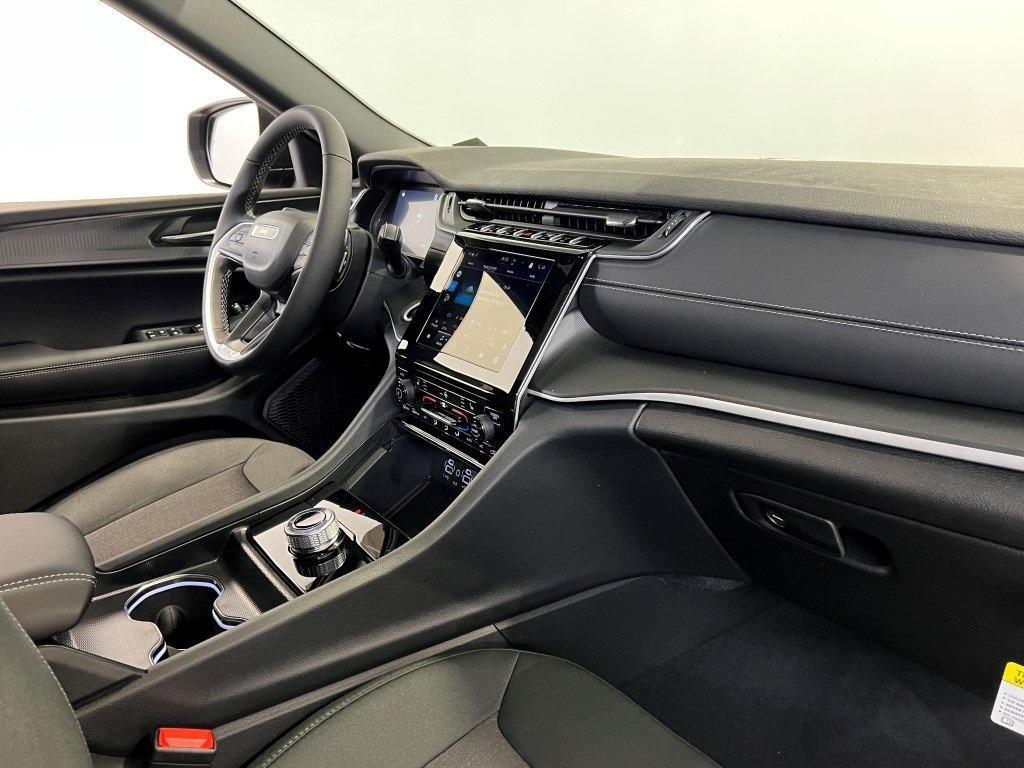 new 2025 Jeep Grand Cherokee car, priced at $38,616