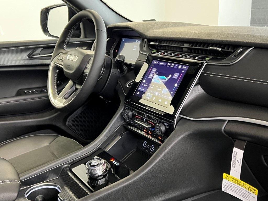new 2025 Jeep Grand Cherokee car, priced at $40,898