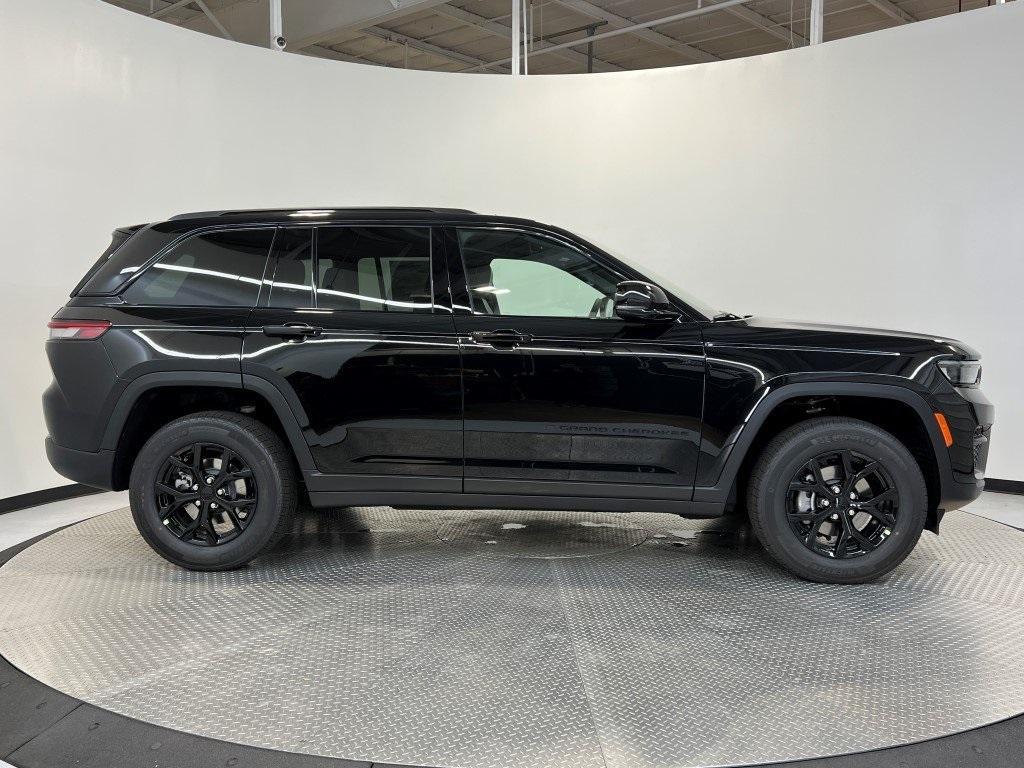 new 2025 Jeep Grand Cherokee car, priced at $40,898