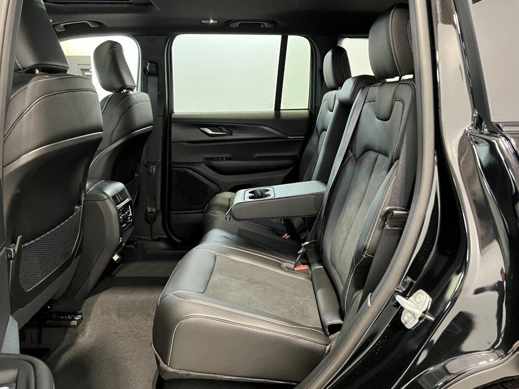 new 2025 Jeep Grand Cherokee car, priced at $40,898