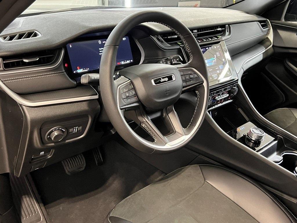 new 2025 Jeep Grand Cherokee car, priced at $40,898