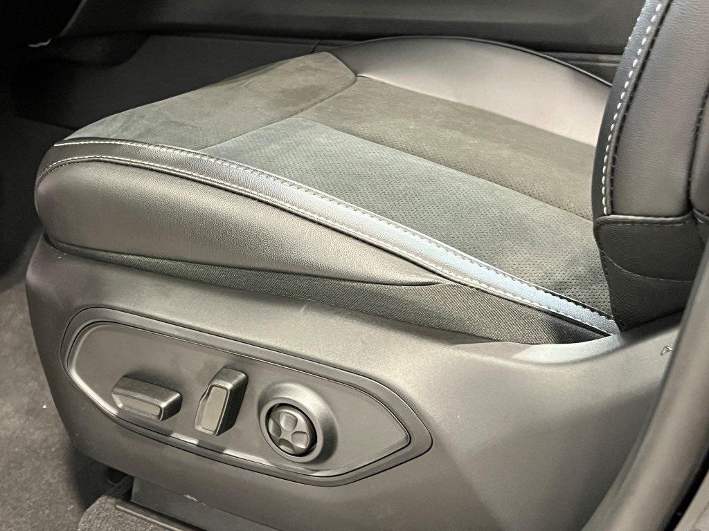 new 2025 Jeep Grand Cherokee car, priced at $40,898