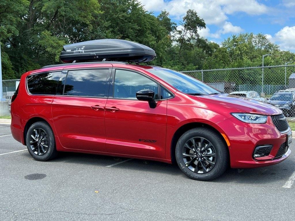 new 2025 Chrysler Pacifica car, priced at $42,810