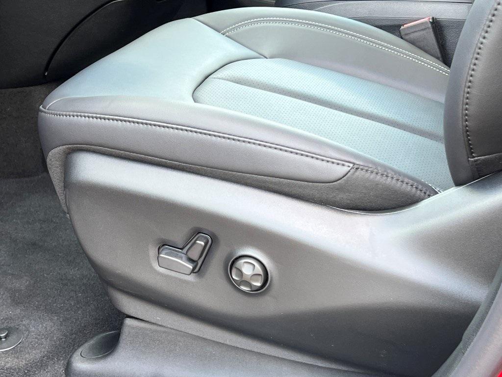 new 2025 Chrysler Pacifica car, priced at $40,810