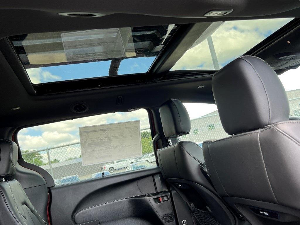 new 2025 Chrysler Pacifica car, priced at $40,810