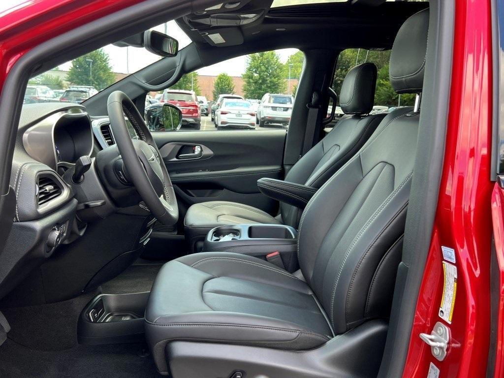 new 2025 Chrysler Pacifica car, priced at $40,810