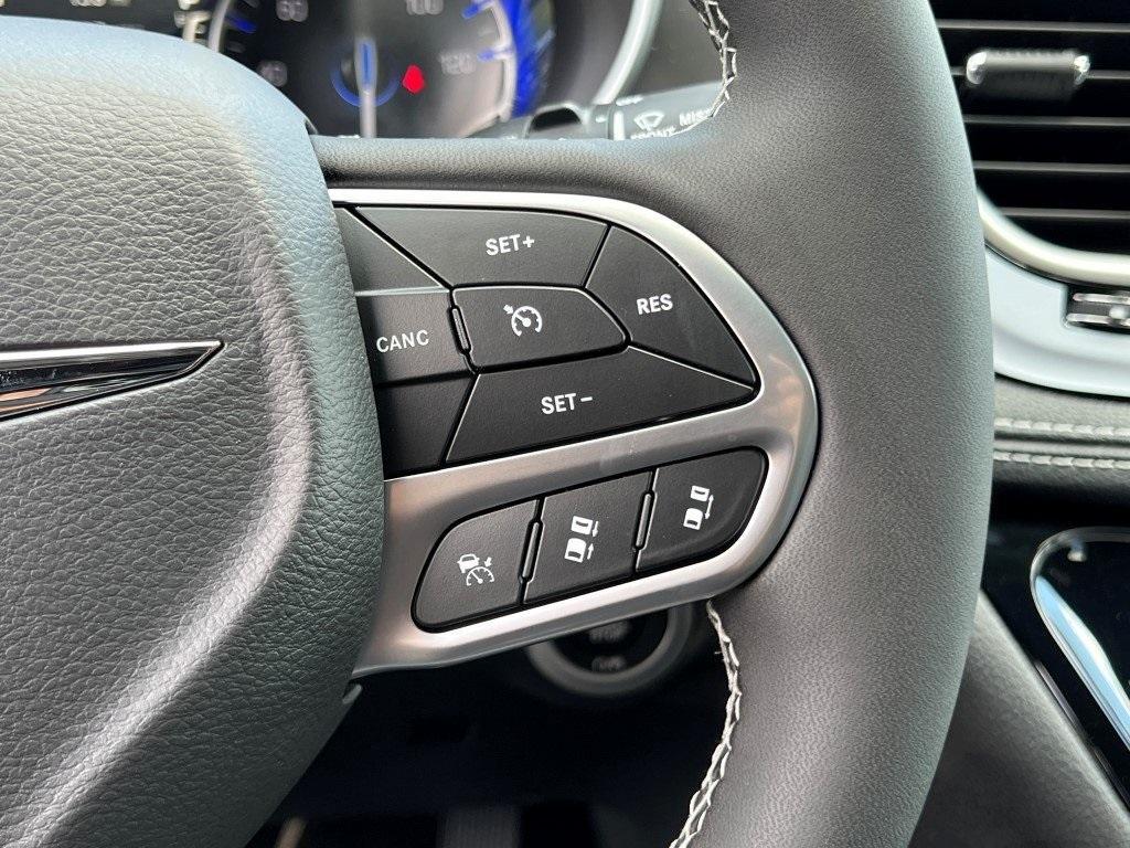 new 2025 Chrysler Pacifica car, priced at $40,810