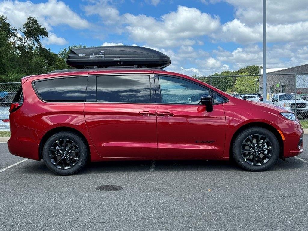 new 2025 Chrysler Pacifica car, priced at $40,810