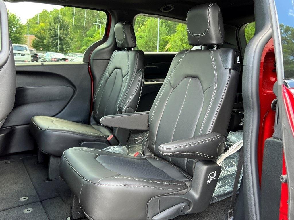 new 2025 Chrysler Pacifica car, priced at $40,810