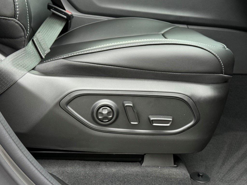 new 2025 Jeep Grand Cherokee car, priced at $50,128