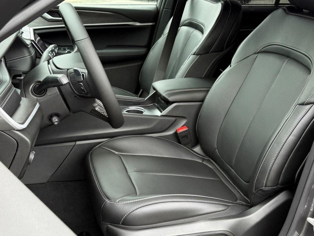new 2025 Jeep Grand Cherokee car, priced at $50,128