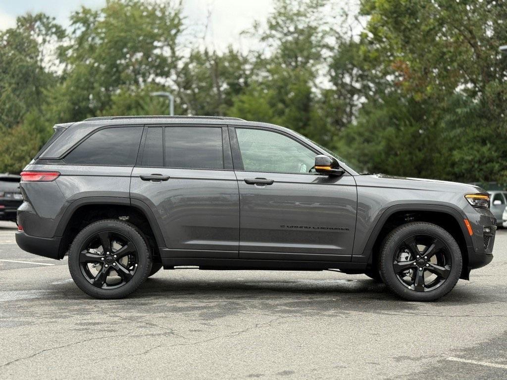 new 2025 Jeep Grand Cherokee car, priced at $50,128